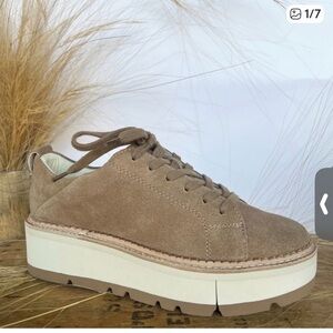 Women’s Dolce Vita Toyah Chunky Platform Truffle Suede Sneaker Size 8.5